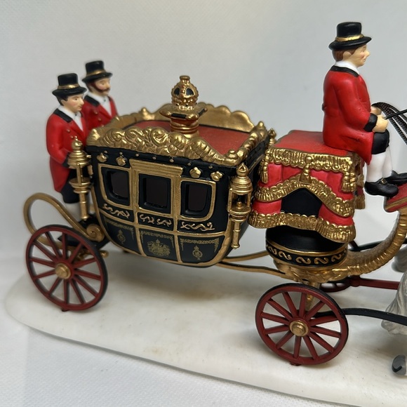 Retired Dickens Village Queen’s Parliamentary Coach - Picture 7 of 12